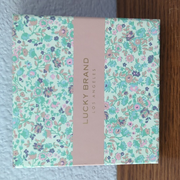 NEW Lucky Brand Crystal Heart Post Earrings - Picture 6 of 6